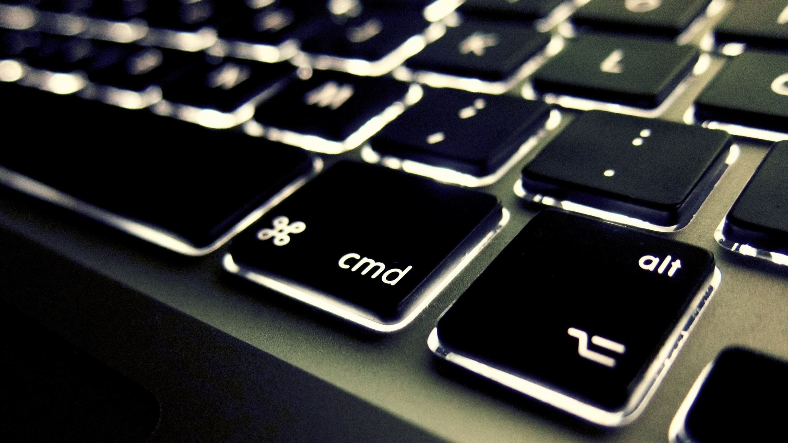 Ordinateur Portable Noir et Argent. Wallpaper in 2560x1440 Resolution