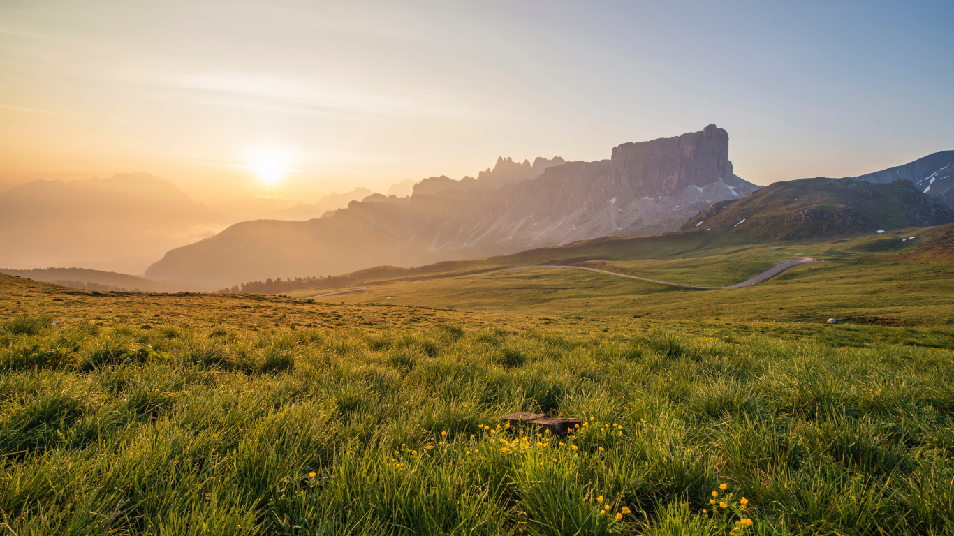 Cloud, Naturlandschaft, Sonnenlicht, Vegetation, Hochland. Wallpaper in 1366x768 Resolution