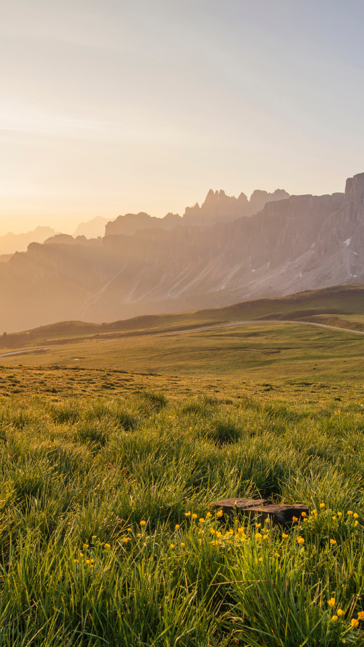 Cloud, Naturlandschaft, Sonnenlicht, Vegetation, Hochland. Wallpaper in 750x1334 Resolution