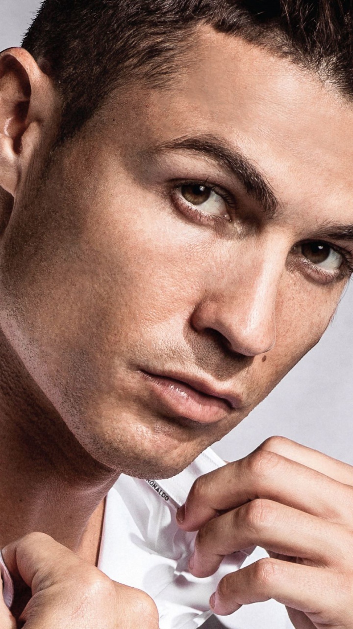 Cristiano Ronaldo, Gesicht, Kinn, Wange, Stirn. Wallpaper in 720x1280 Resolution