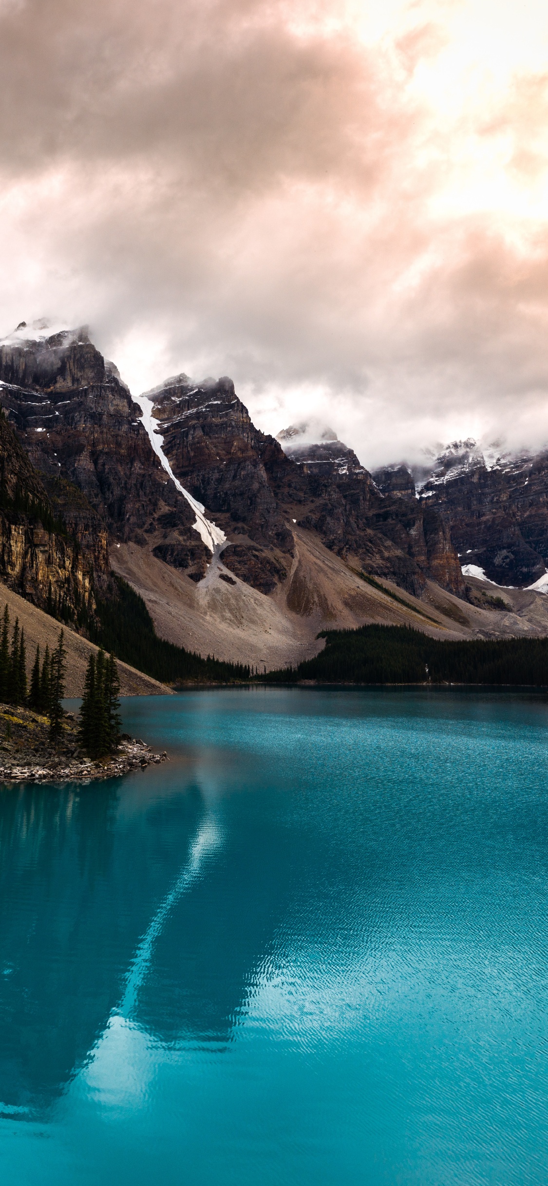 Moraine Lake, See, Gewässer, Naturlandschaft, Natur. Wallpaper in 1125x2436 Resolution