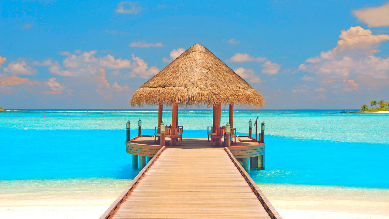 Brown Wooden Beach House on Beach During Daytime. Wallpaper in 1280x720 Resolution