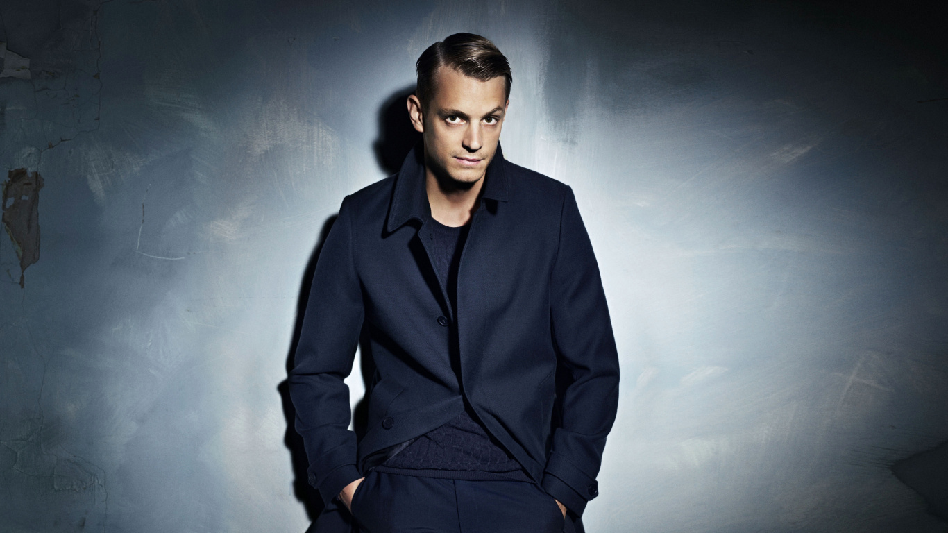 Video, Anzug, Berühmtheit, Schauspieler, RoboCop. Wallpaper in 1366x768 Resolution