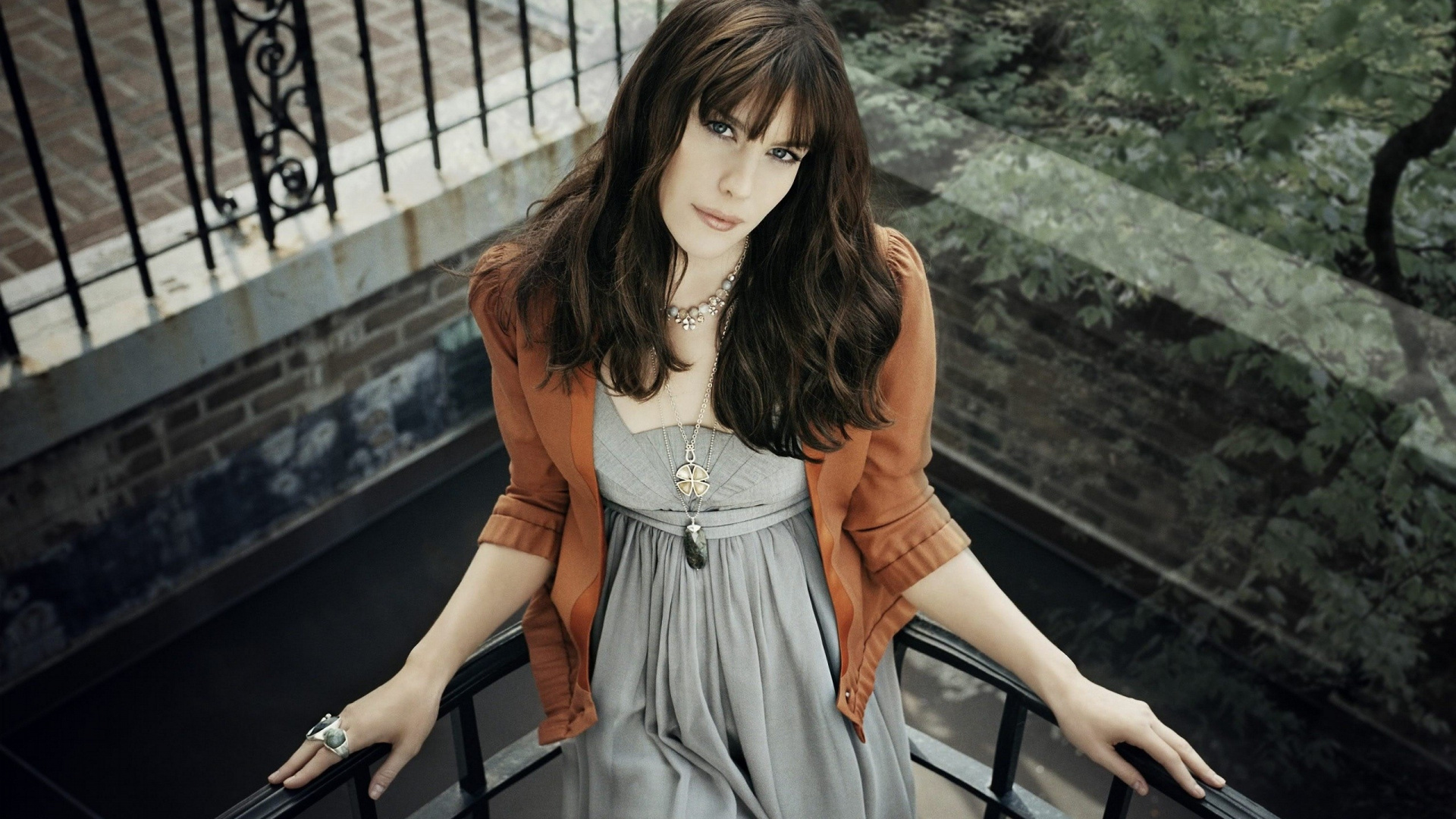 Celebrity, Beauty, Long Hair, Brown Hair, Fashion Model. Wallpaper in 1920x1080 Resolution