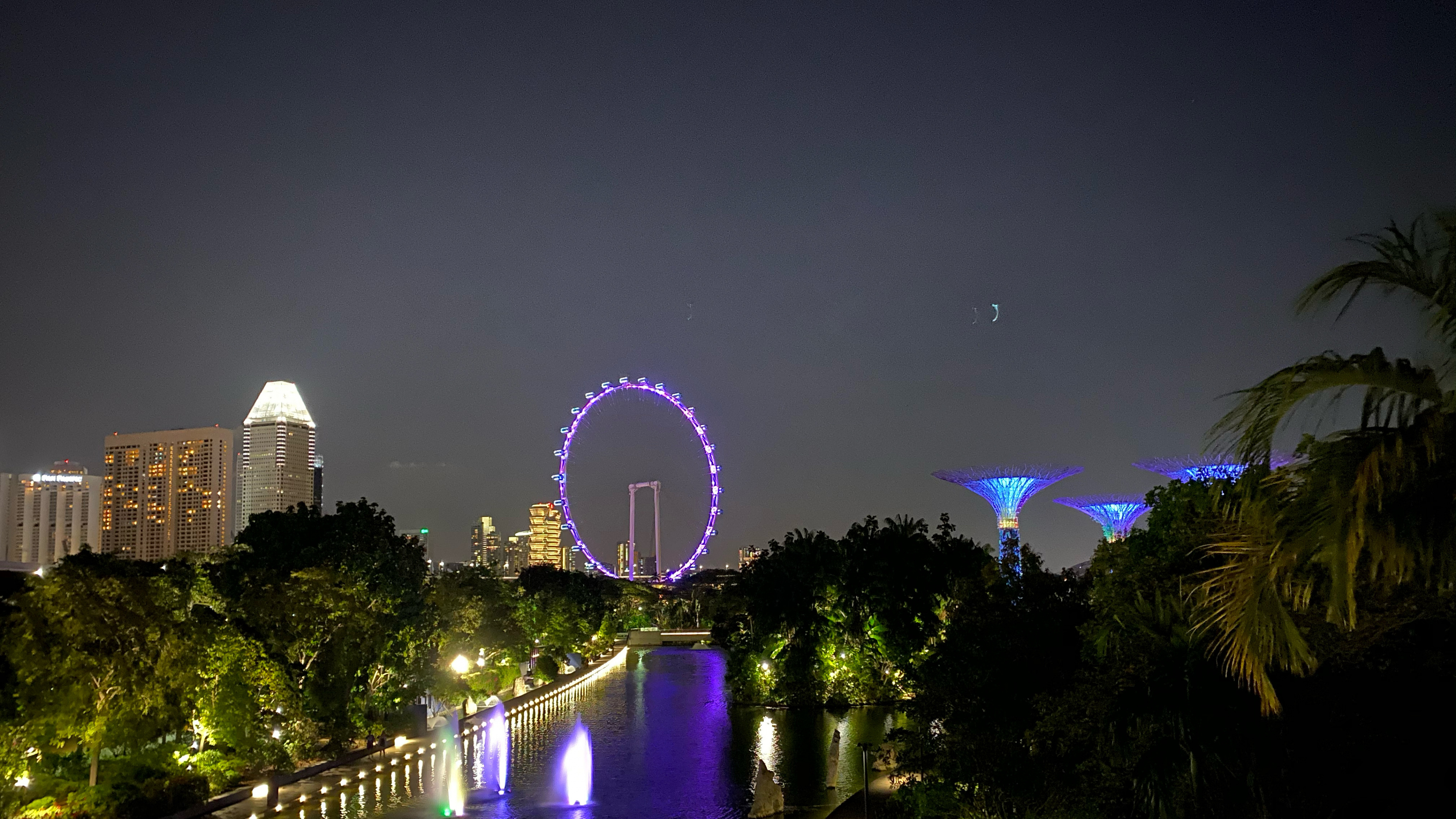Reflection, Night, Metropolis, Landmark, Majorelle Blue. Wallpaper in 3840x2160 Resolution