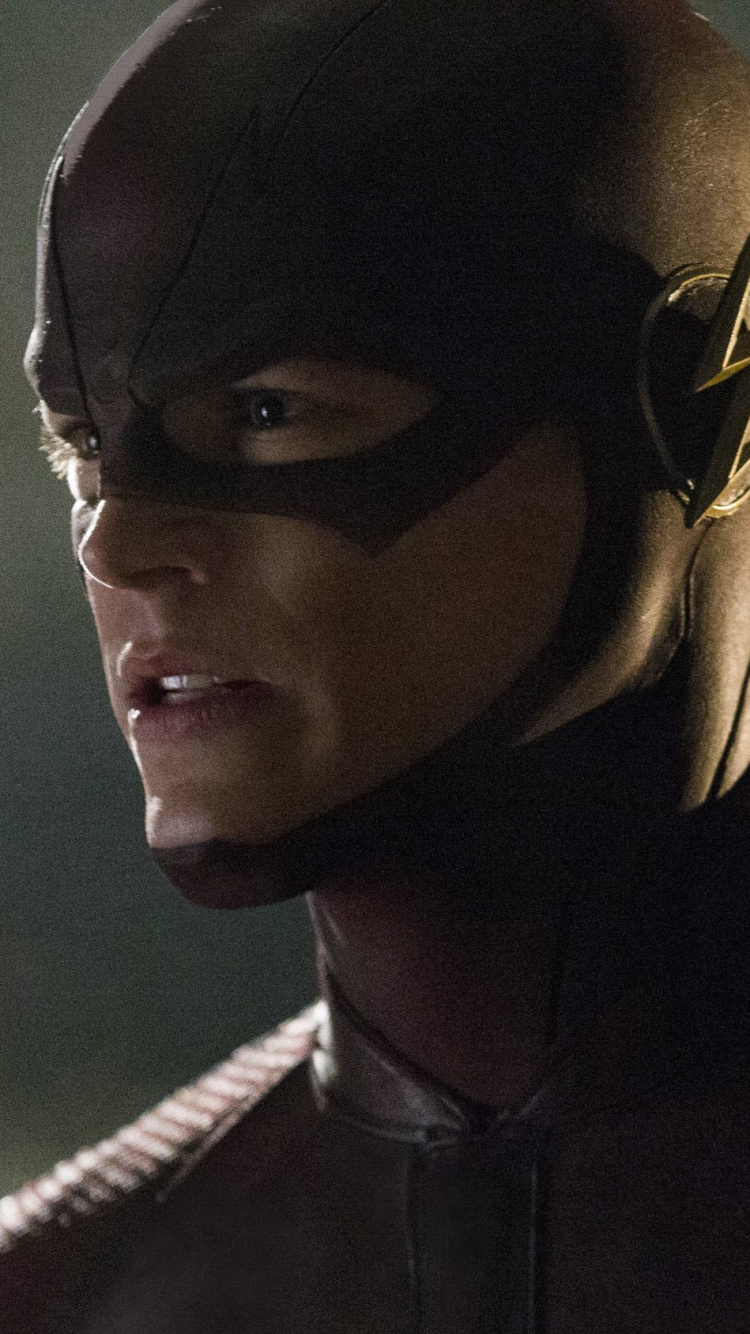 Hombre en Blanco y Negro Con Capucha. Wallpaper in 750x1334 Resolution