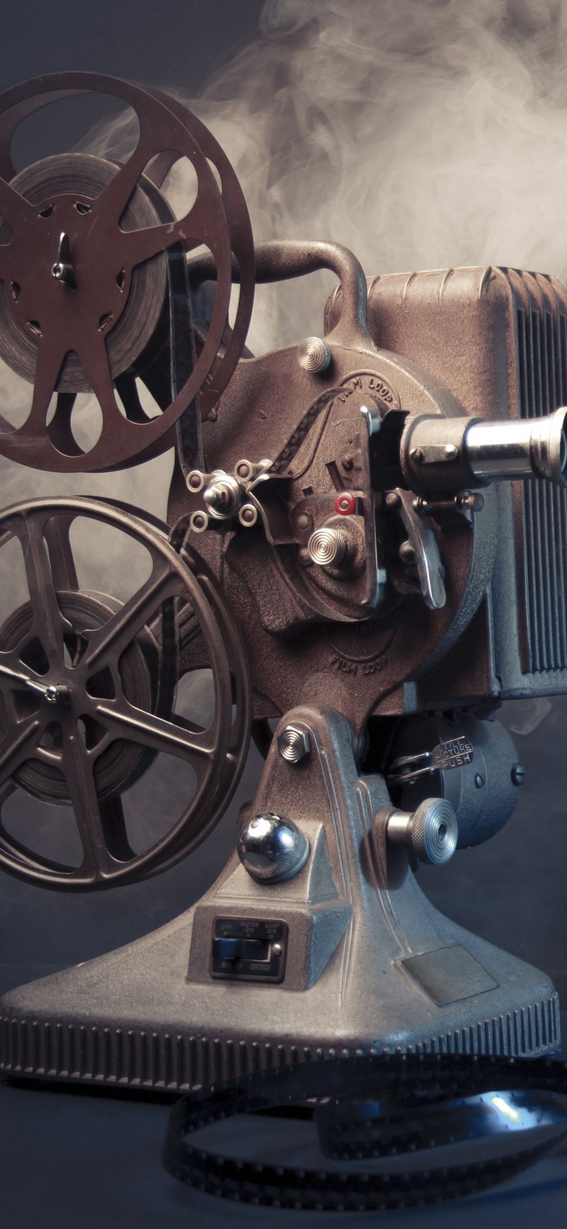 Juguete Robot Negro y Marrón. Wallpaper in 1125x2436 Resolution