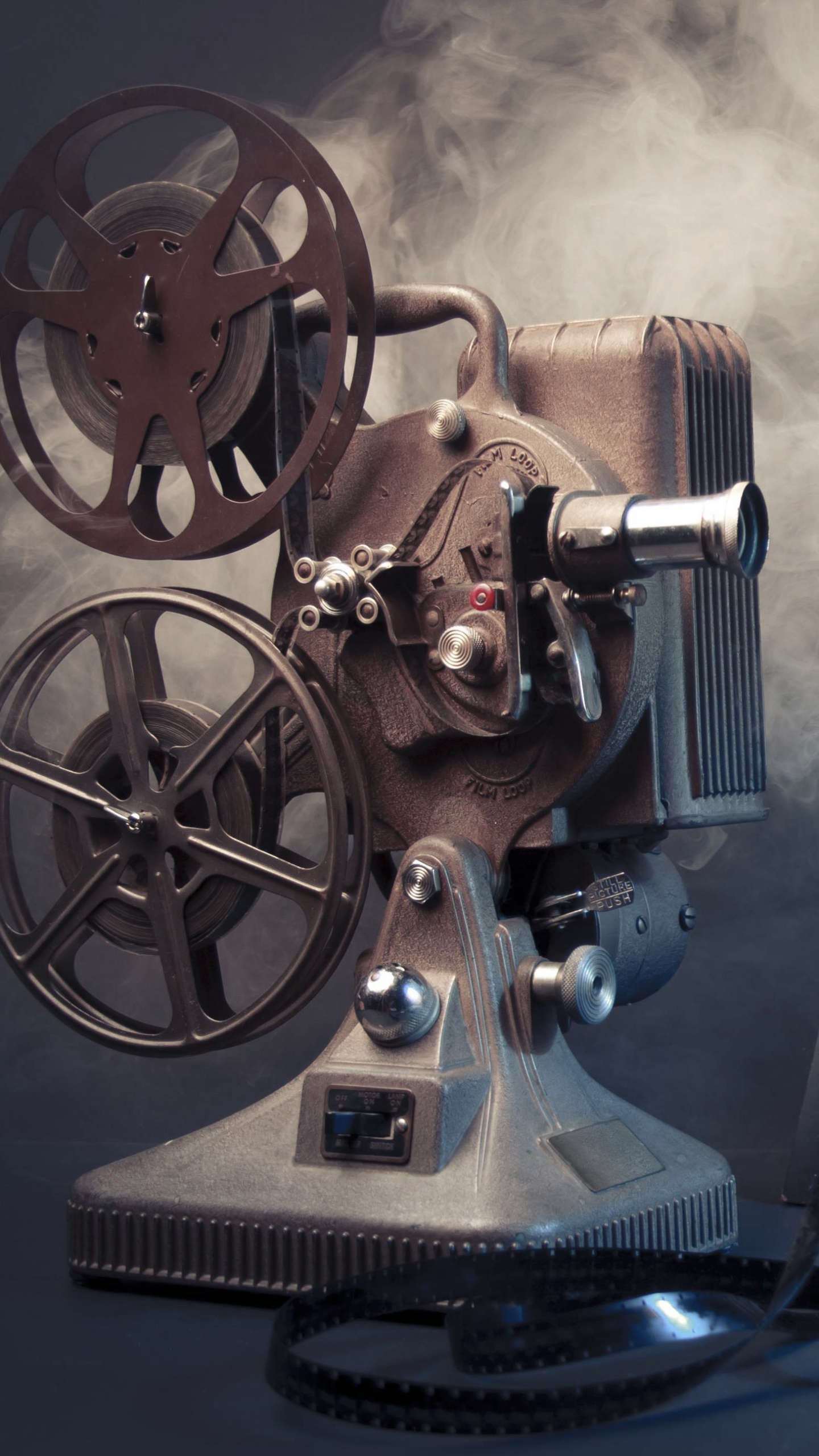 Jouet Robot Noir et Marron. Wallpaper in 1440x2560 Resolution