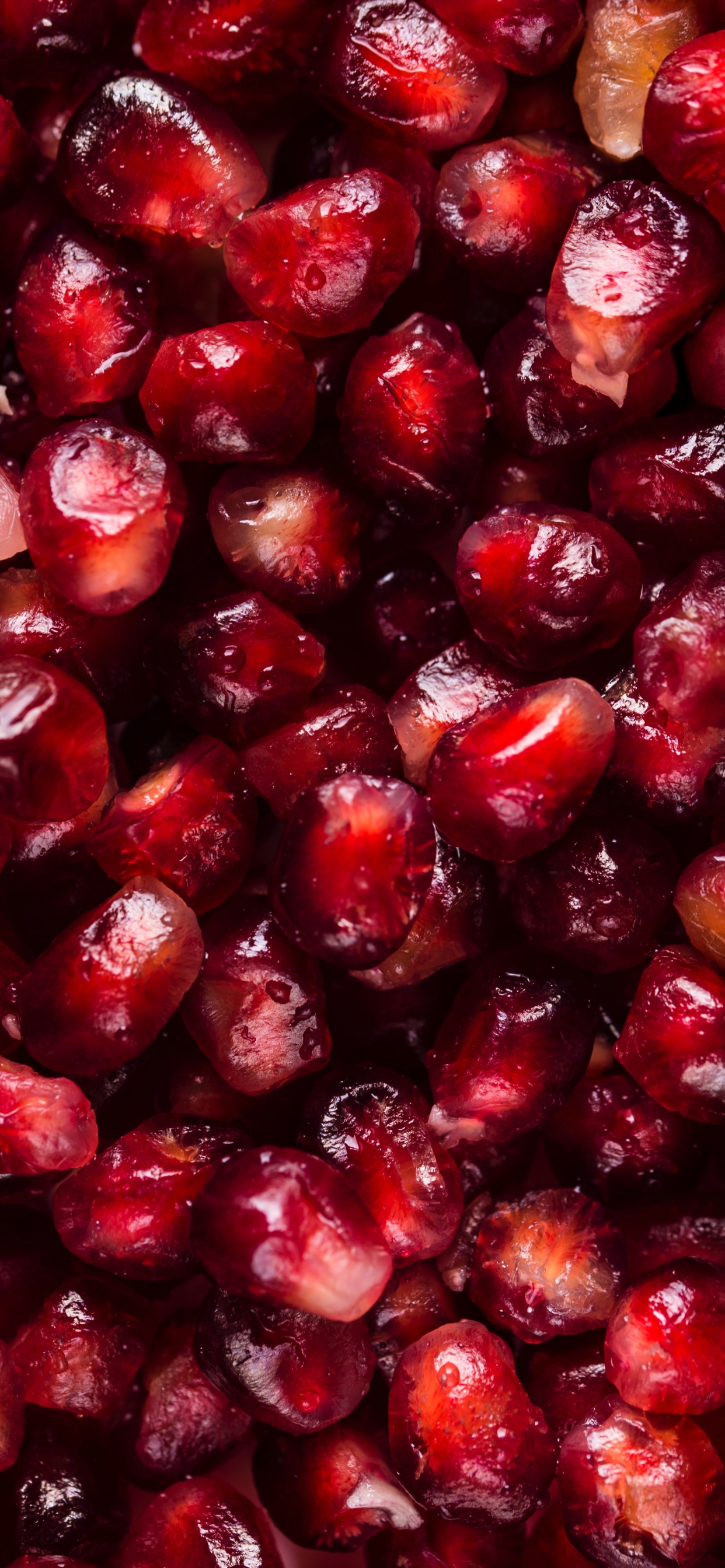 Fruits Ronds Rouges et Bruns. Wallpaper in 1242x2688 Resolution