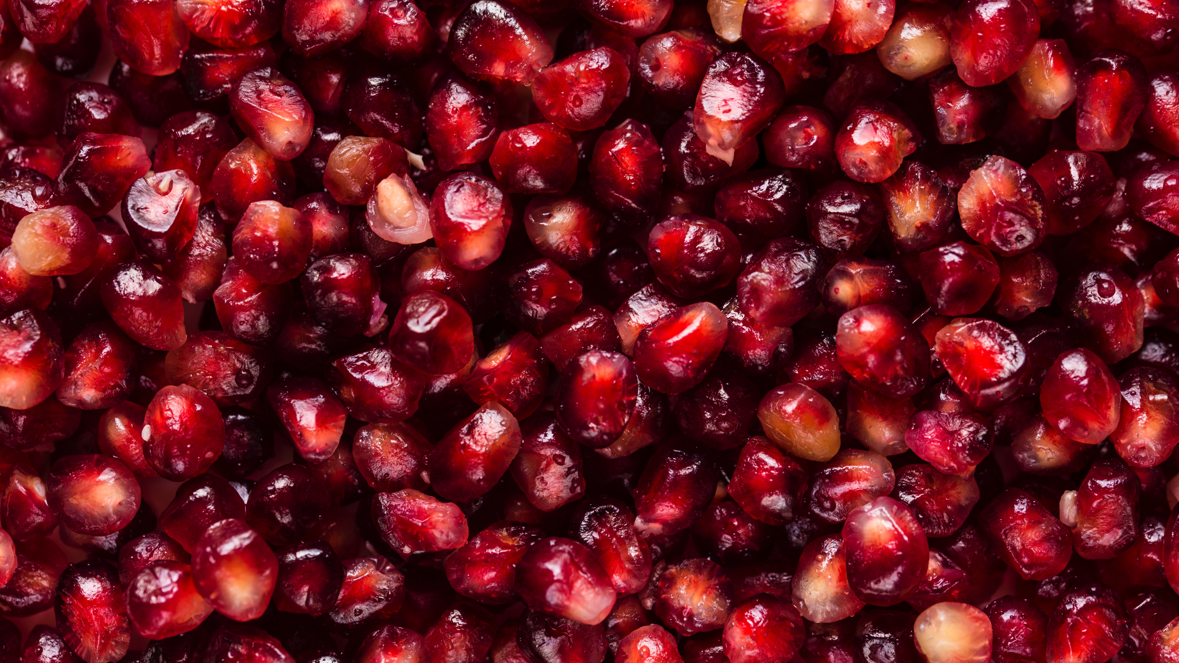 Rote Und Braune Runde Früchte. Wallpaper in 3840x2160 Resolution