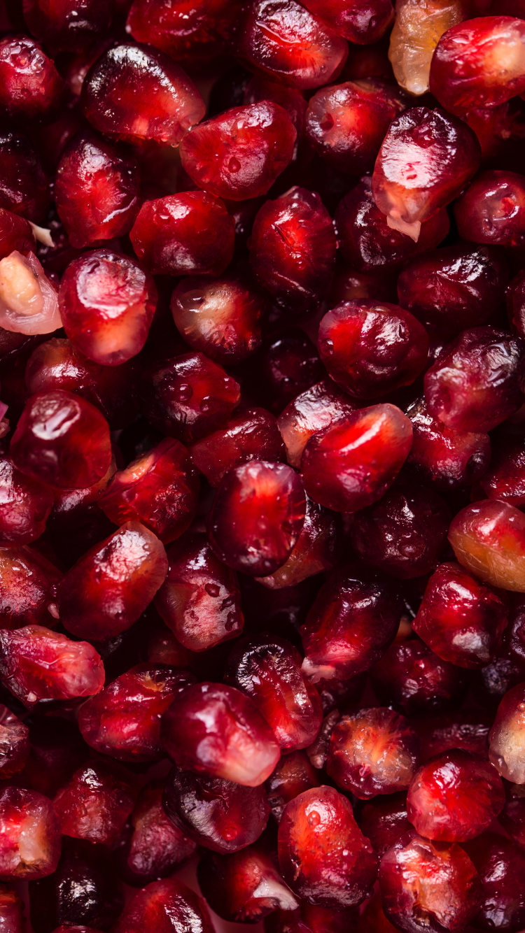 Rote Und Braune Runde Früchte. Wallpaper in 750x1334 Resolution