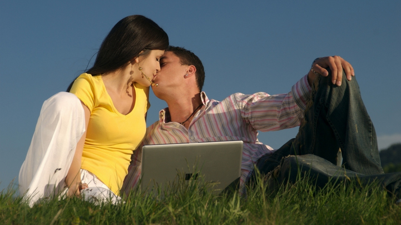 Romance, Happiness, Fun, Love, Woman. Wallpaper in 1366x768 Resolution