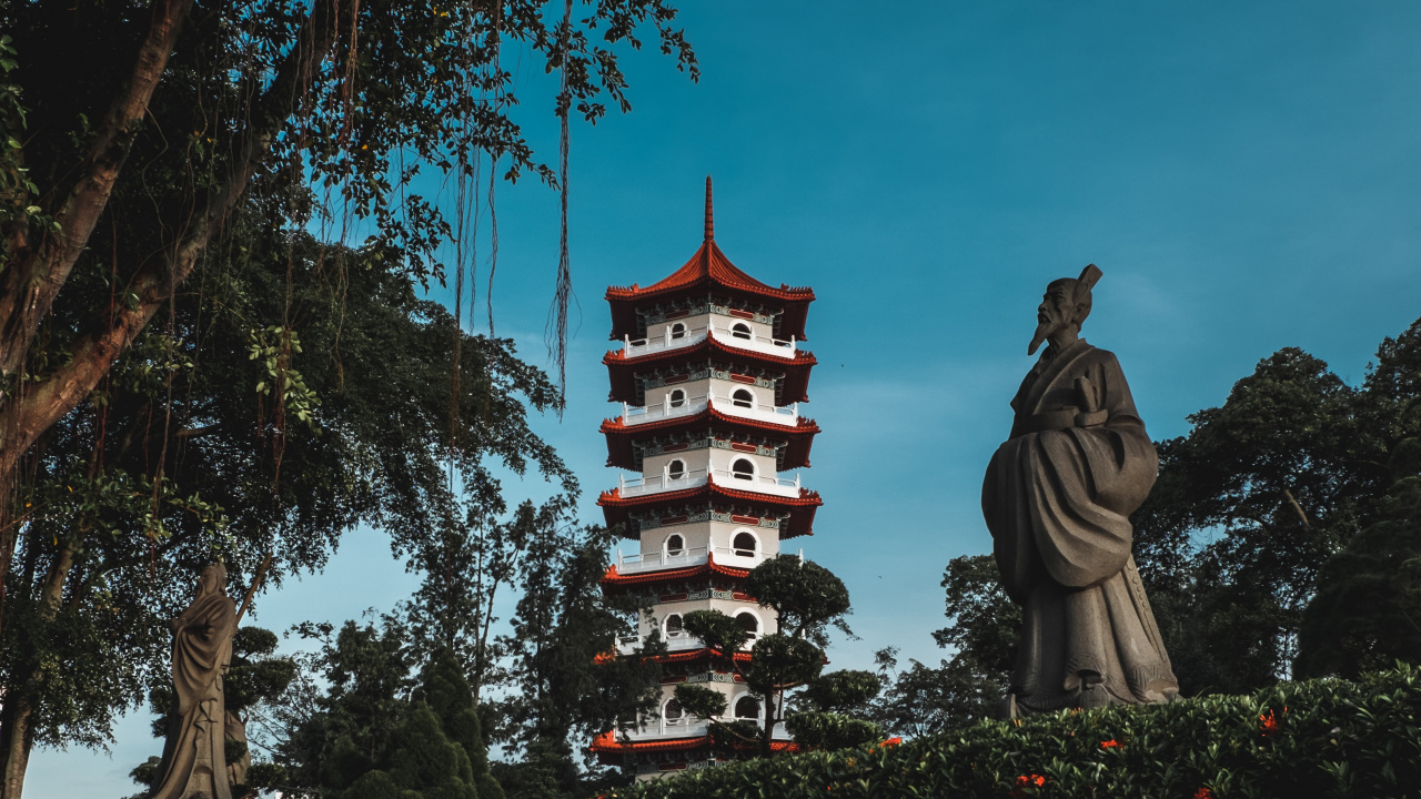 Brown and Black Concrete Statue Near Trees During Daytime. Wallpaper in 1280x720 Resolution