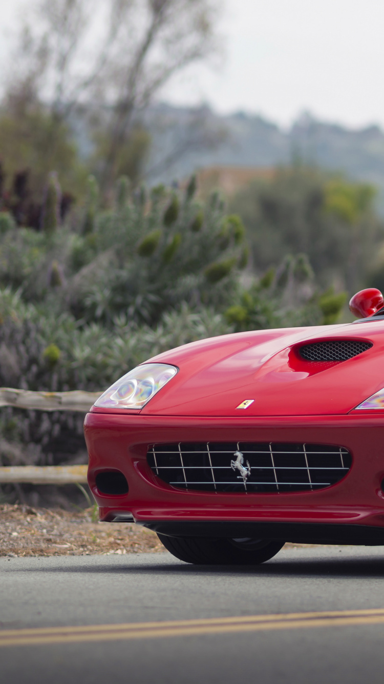 Ferrari Rouge 458 Italia Sur Route Pendant la Journée. Wallpaper in 750x1334 Resolution
