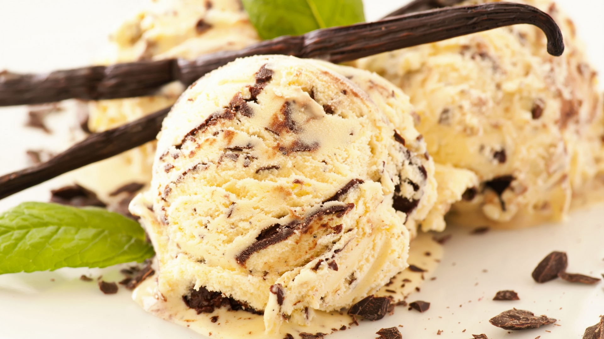 Ice Cream on White Ceramic Plate. Wallpaper in 1920x1080 Resolution