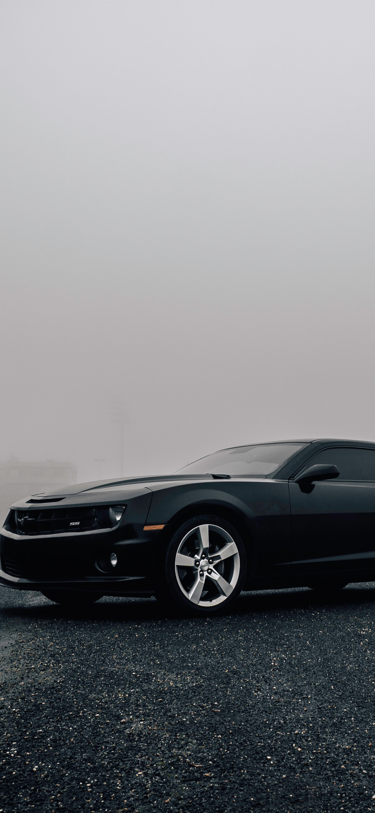 Porsche 911 Noire Sur Route. Wallpaper in 1242x2688 Resolution