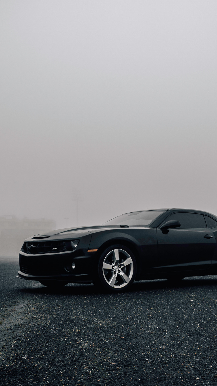 Porsche 911 Noire Sur Route. Wallpaper in 750x1334 Resolution