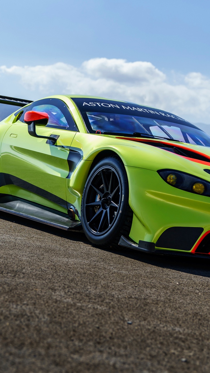 Rot Und Schwarz Bmw m 3 Coupe Auf Grauer Asphaltstraße Tagsüber During. Wallpaper in 720x1280 Resolution