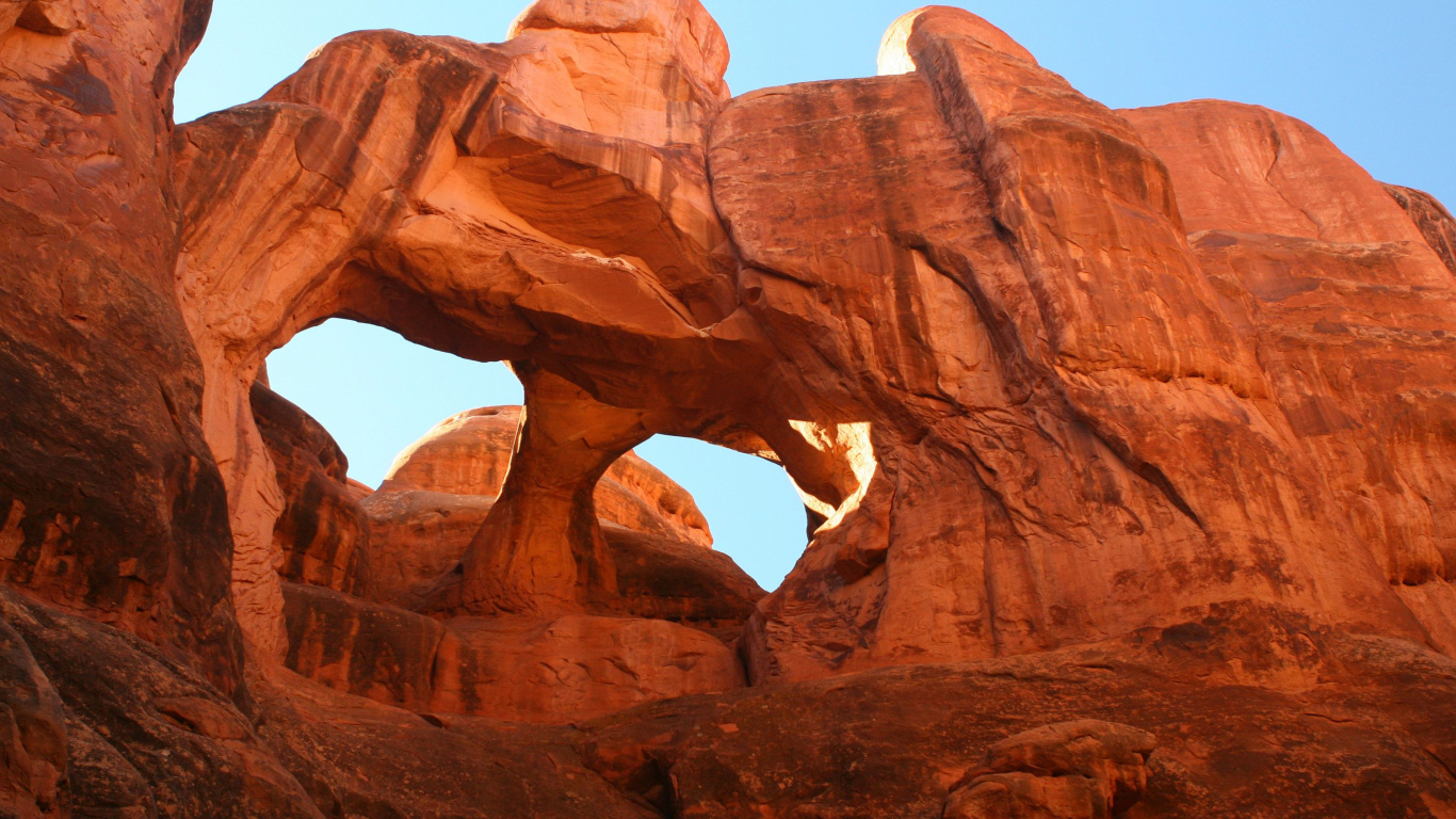 Brown Rock Formation Under Blue Sky During Daytime. Wallpaper in 1366x768 Resolution