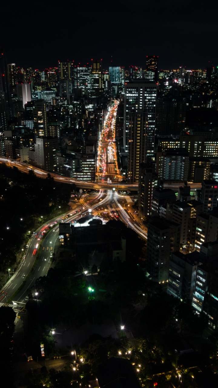 Vista Aérea de la Ciudad Durante la Noche.. Wallpaper in 720x1280 Resolution