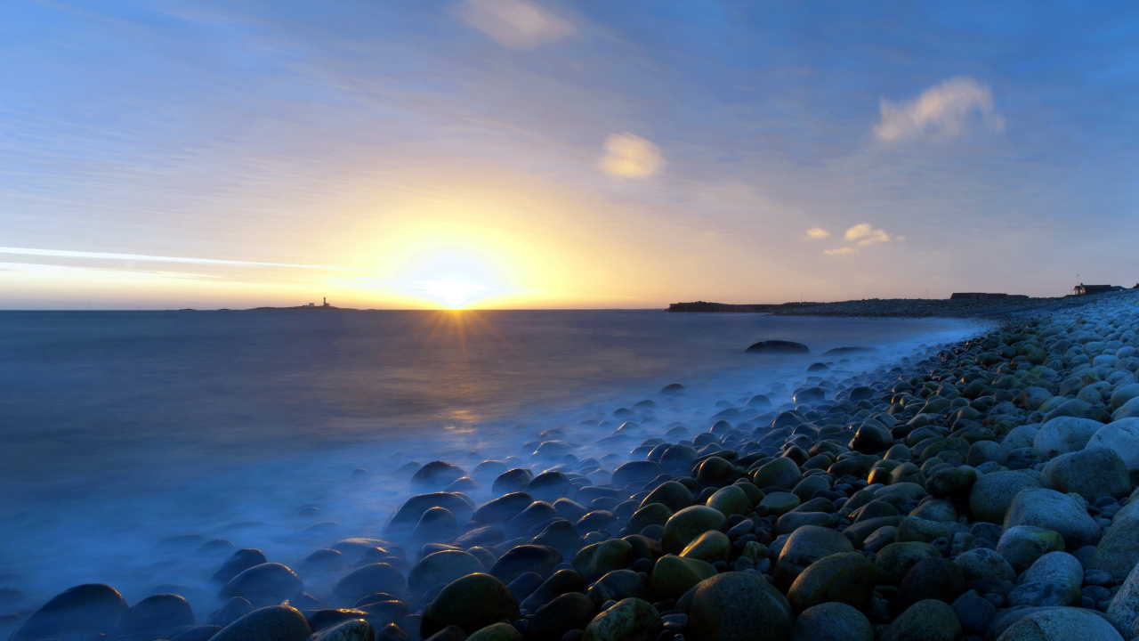 Green and Black Stones Near Sea During Sunset. Wallpaper in 1280x720 Resolution