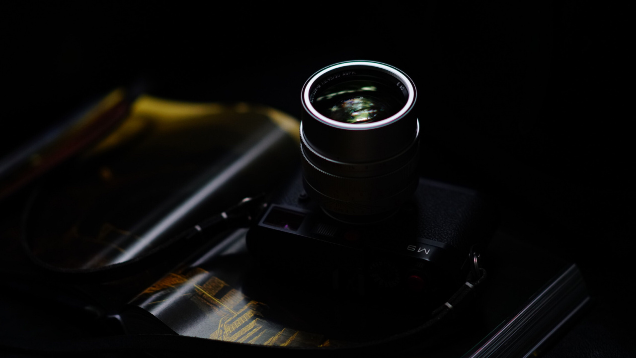 Black Camera Lens on Black Surface. Wallpaper in 1280x720 Resolution