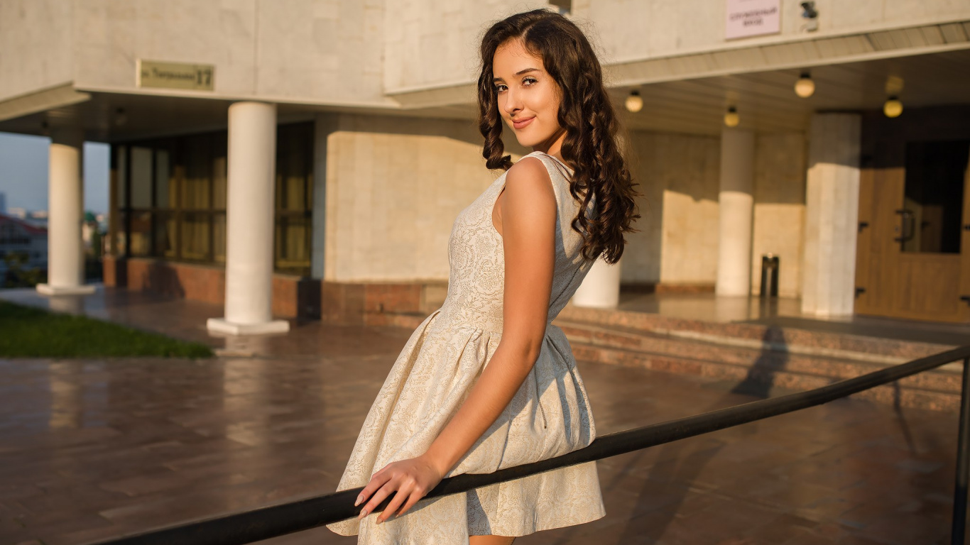 Dmitry Shulgin, Belleza, Hombro, Modelo de Moda, Vestido. Wallpaper in 1366x768 Resolution