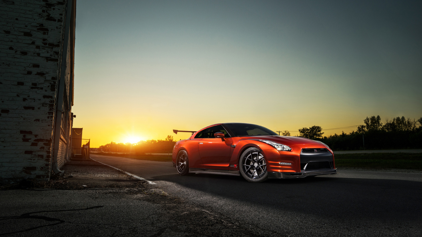 Rote Limousine Unterwegs Bei Sonnenuntergang. Wallpaper in 1366x768 Resolution