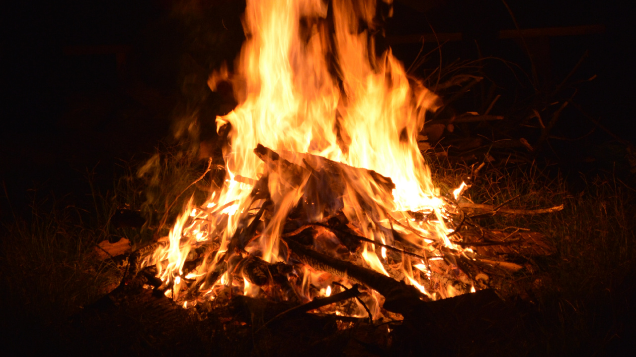 Burning Wood During Night Time. Wallpaper in 1280x720 Resolution