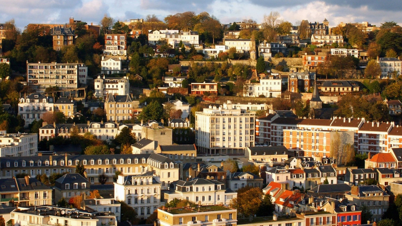 Vue Aérienne Des Bâtiments de la Ville Pendant la Journée. Wallpaper in 1366x768 Resolution