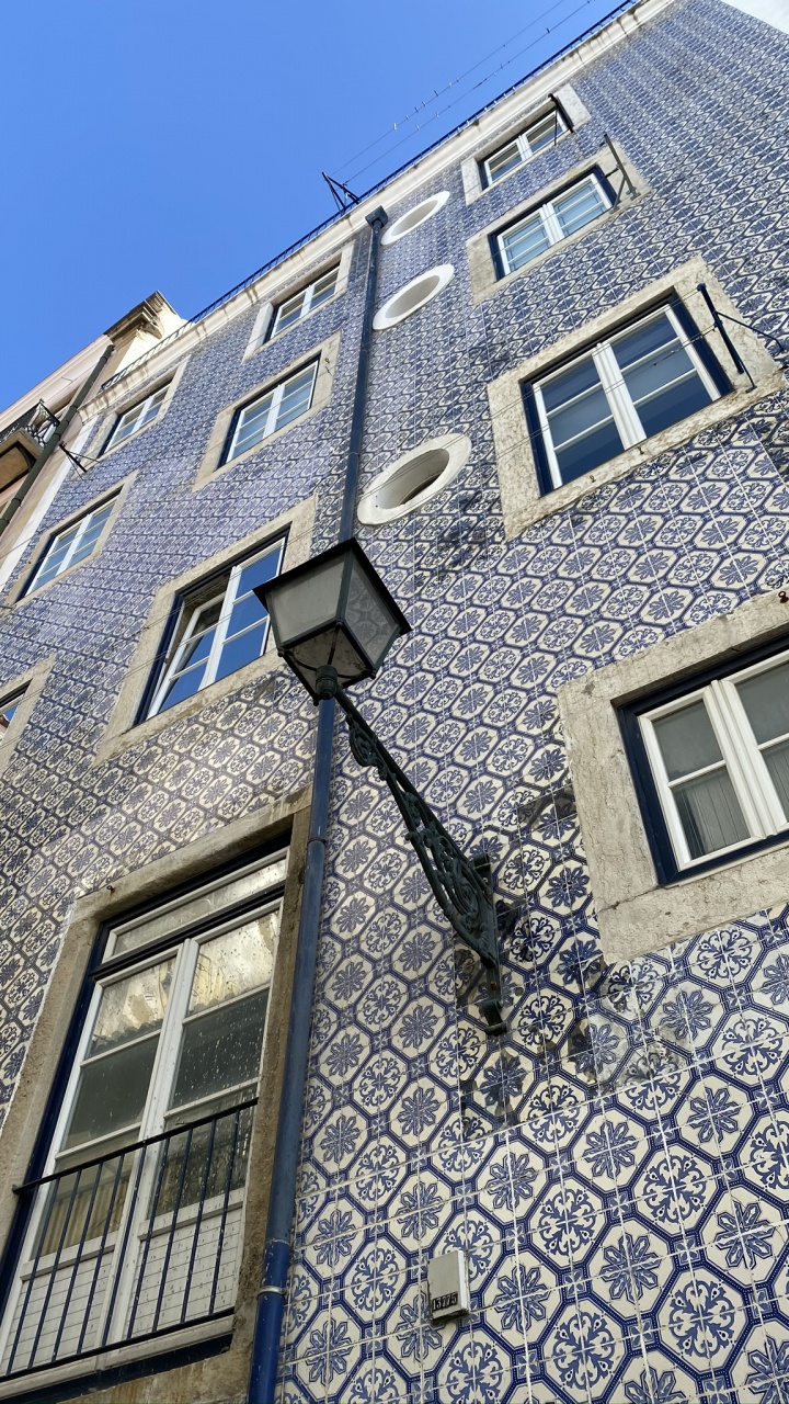 Fenêtre, Façade, Propriété, Architecture, Mur. Wallpaper in 720x1280 Resolution