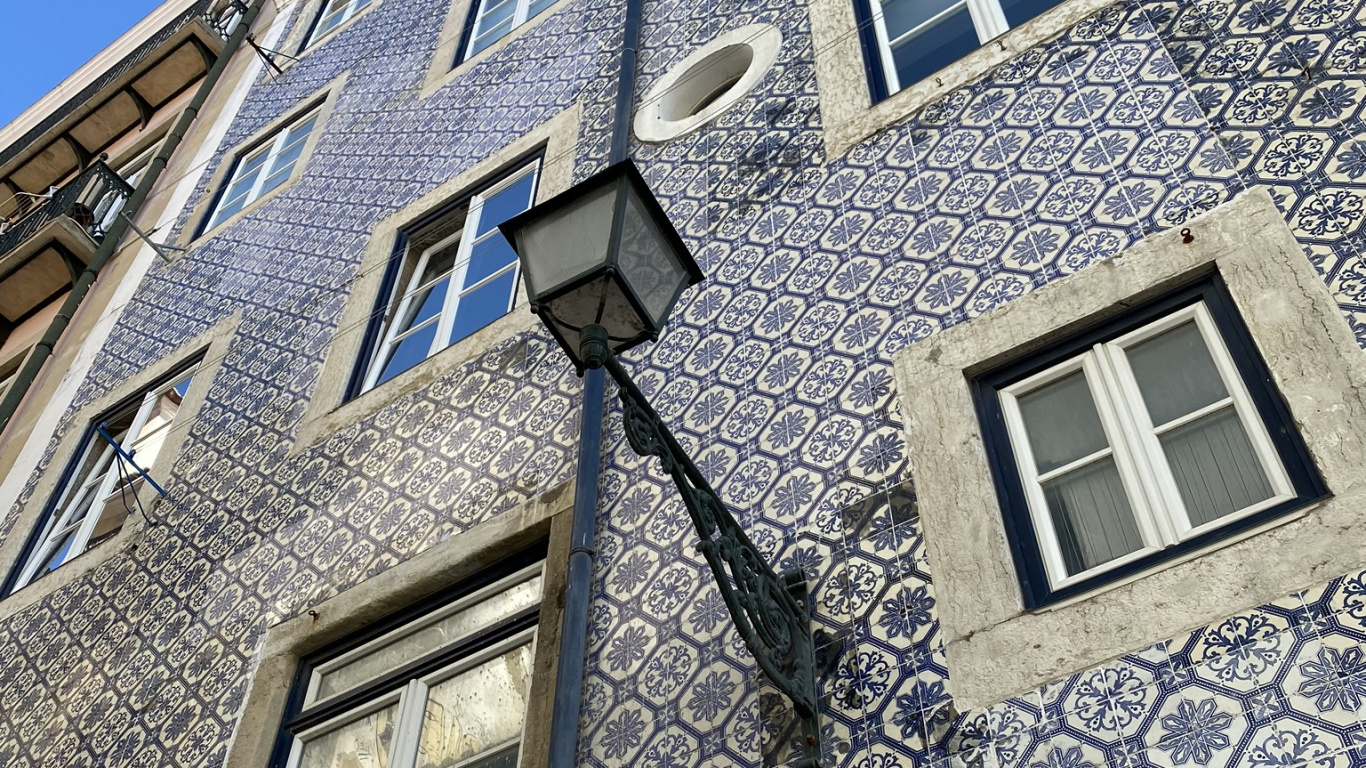 Ventana, Fachada, Propiedad, Arquitectura, Edificio. Wallpaper in 1366x768 Resolution