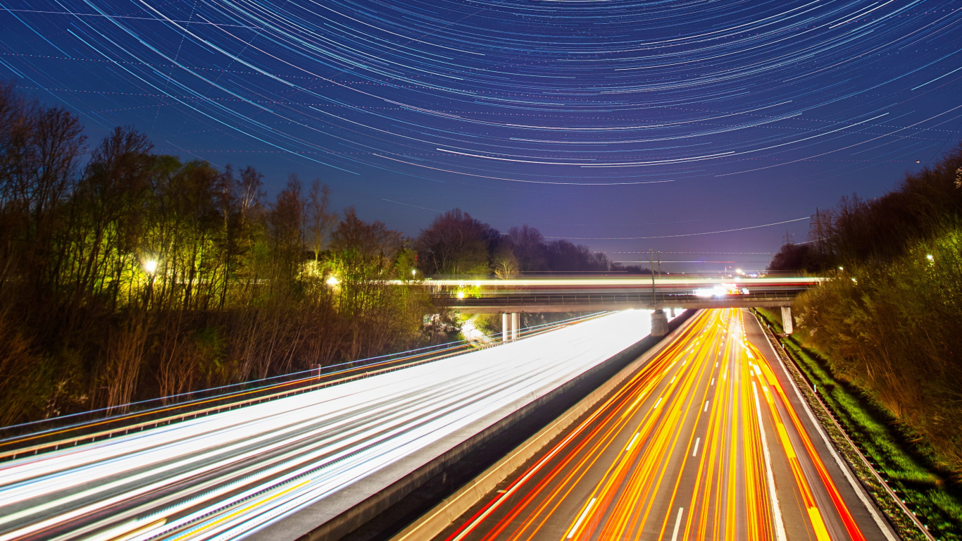 Fotografía de Lapso de Tiempo de la Carretera Durante la Noche.. Wallpaper in 1366x768 Resolution