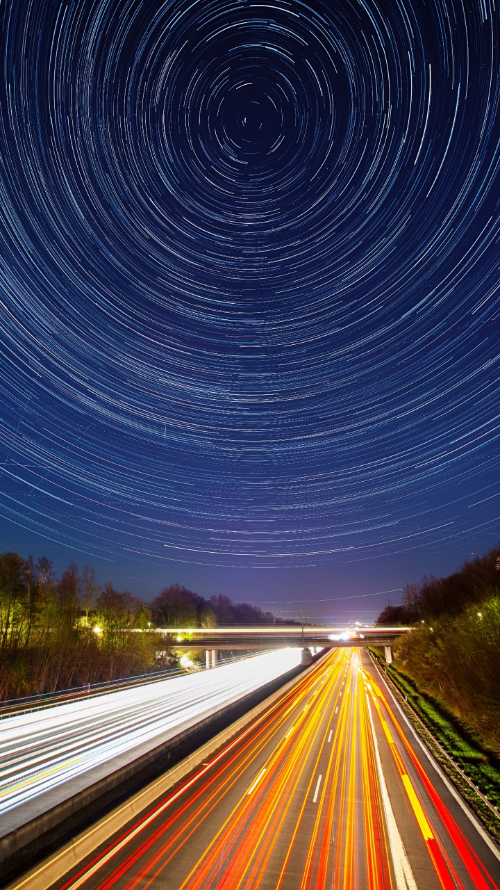 Fotografía de Lapso de Tiempo de la Carretera Durante la Noche.. Wallpaper in 720x1280 Resolution