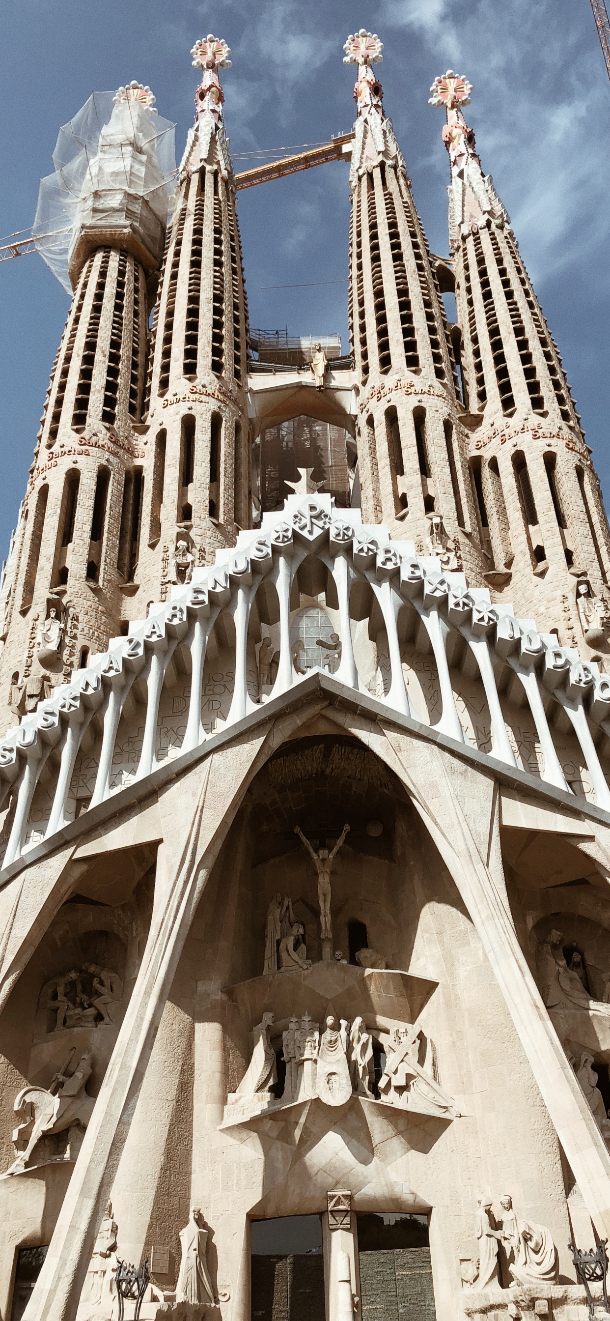 Barcelone, La Sainte Famille, Architecture, Façade, Spire. Wallpaper in 1242x2688 Resolution