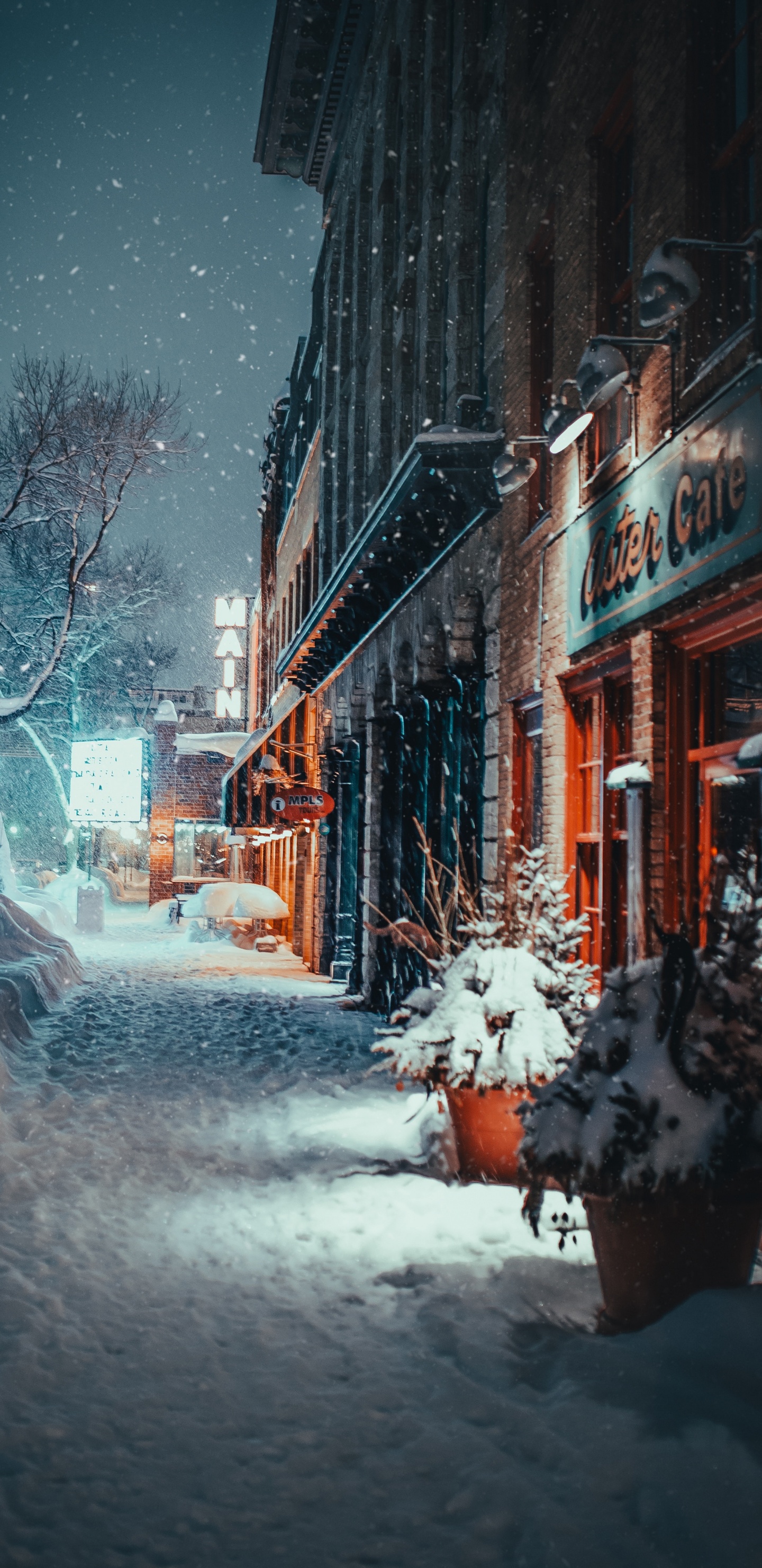 Schneebedeckte Straße Zwischen Gebäuden Tagsüber. Wallpaper in 1440x2960 Resolution