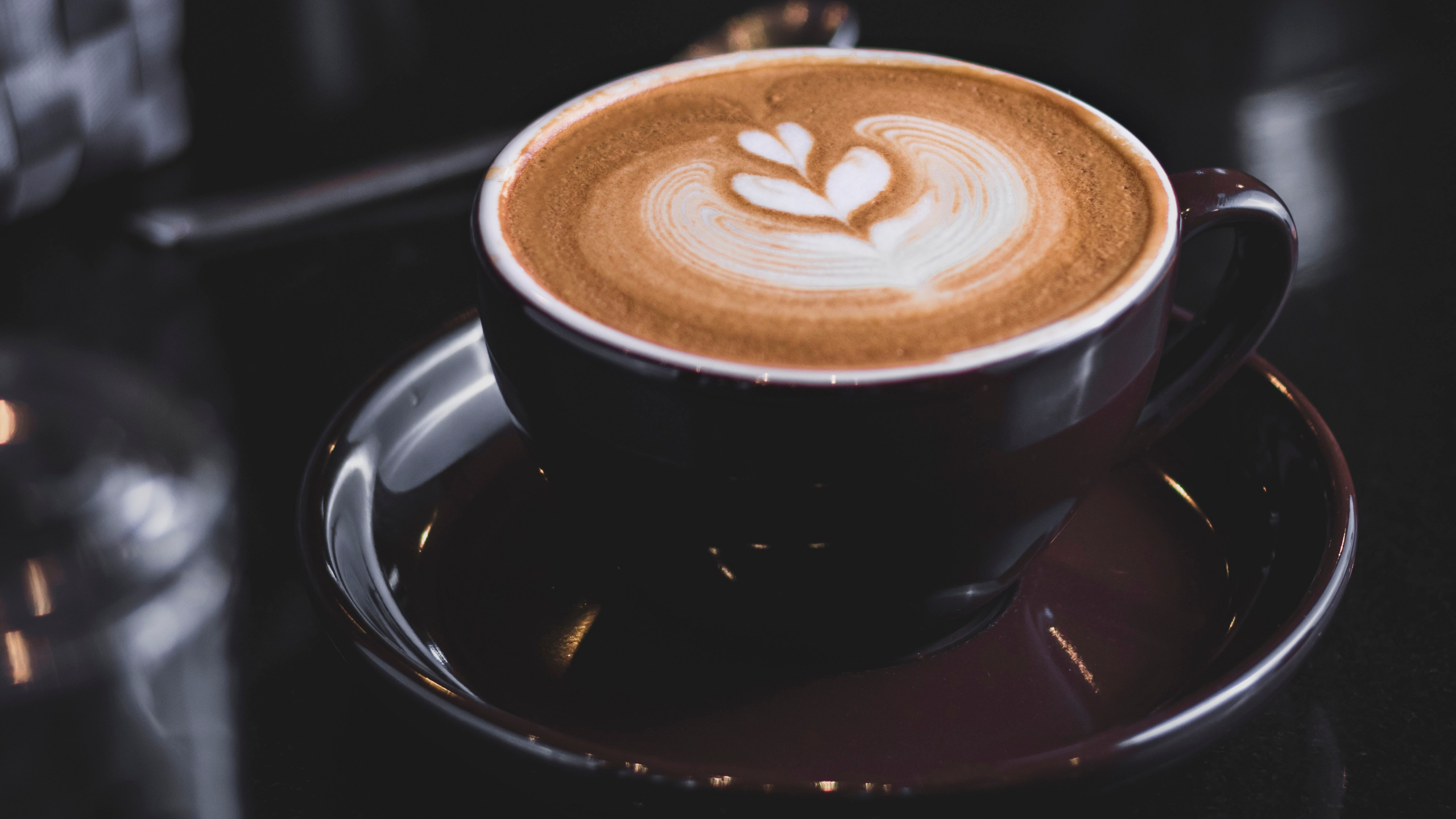 Brown Ceramic Cup With Coffee. Wallpaper in 2560x1440 Resolution