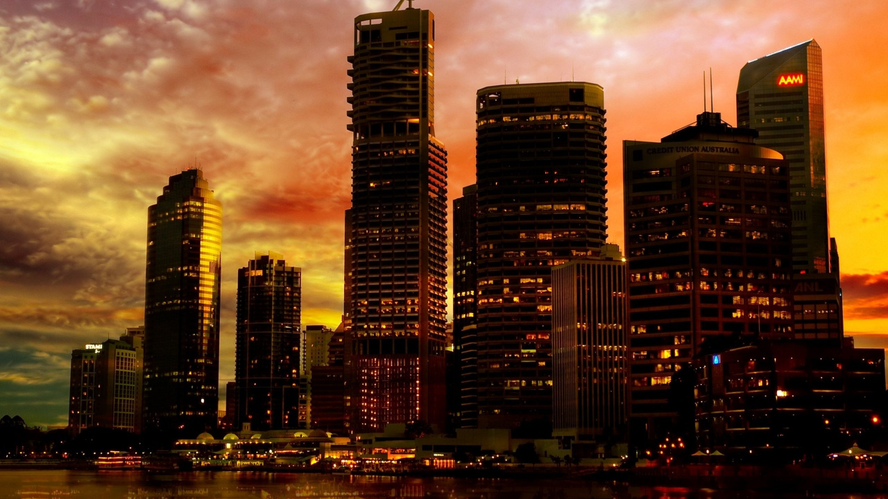 Horizon de la Ville Sous un Ciel Nuageux Pendant la Nuit. Wallpaper in 1280x720 Resolution