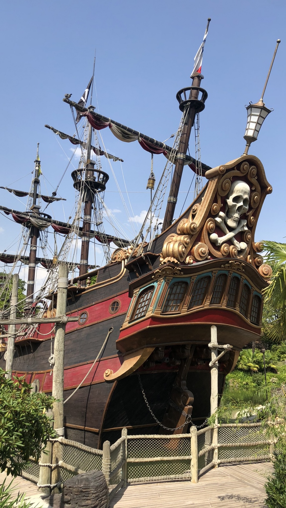 Parc Disneyland, Navire, Escalier, Mât, Motomarine. Wallpaper in 1080x1920 Resolution