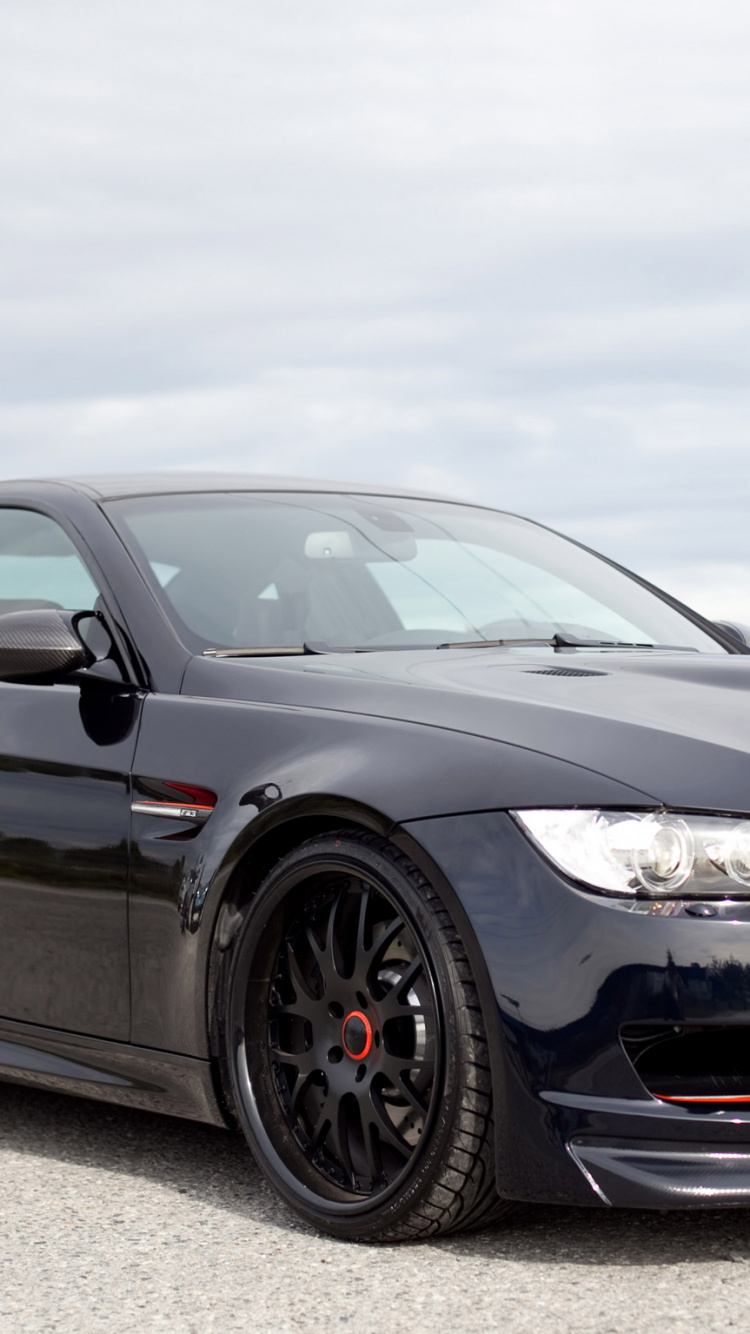 Coupé Bmw m 3 Noir Sur Route Goudronnée Grise. Wallpaper in 750x1334 Resolution