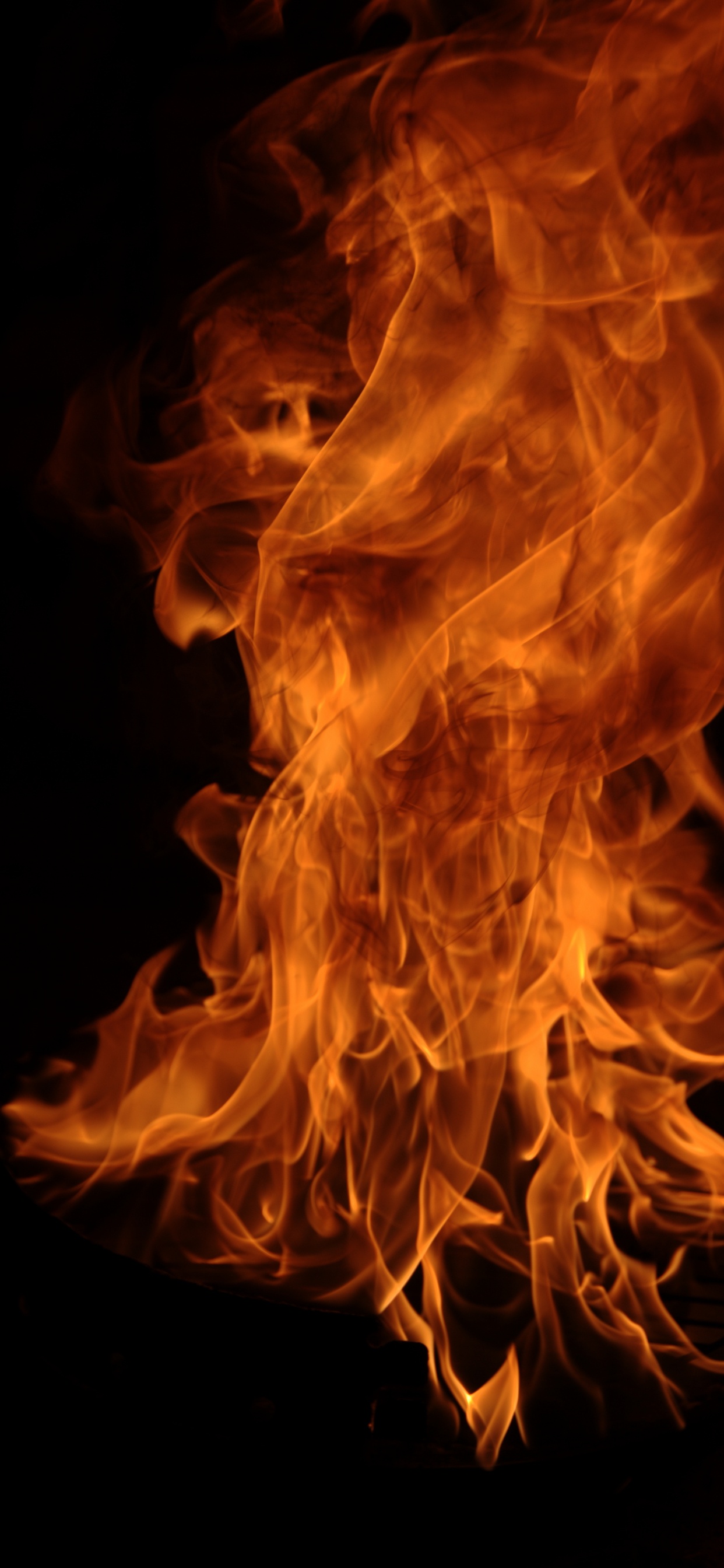 Ilustración de Fuego Naranja y Negro. Wallpaper in 1242x2688 Resolution