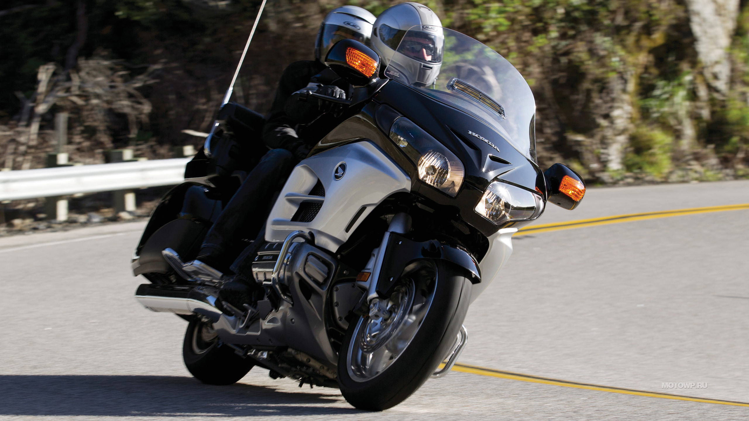 Man in Black Helmet Riding Black Sports Bike. Wallpaper in 2560x1440 Resolution