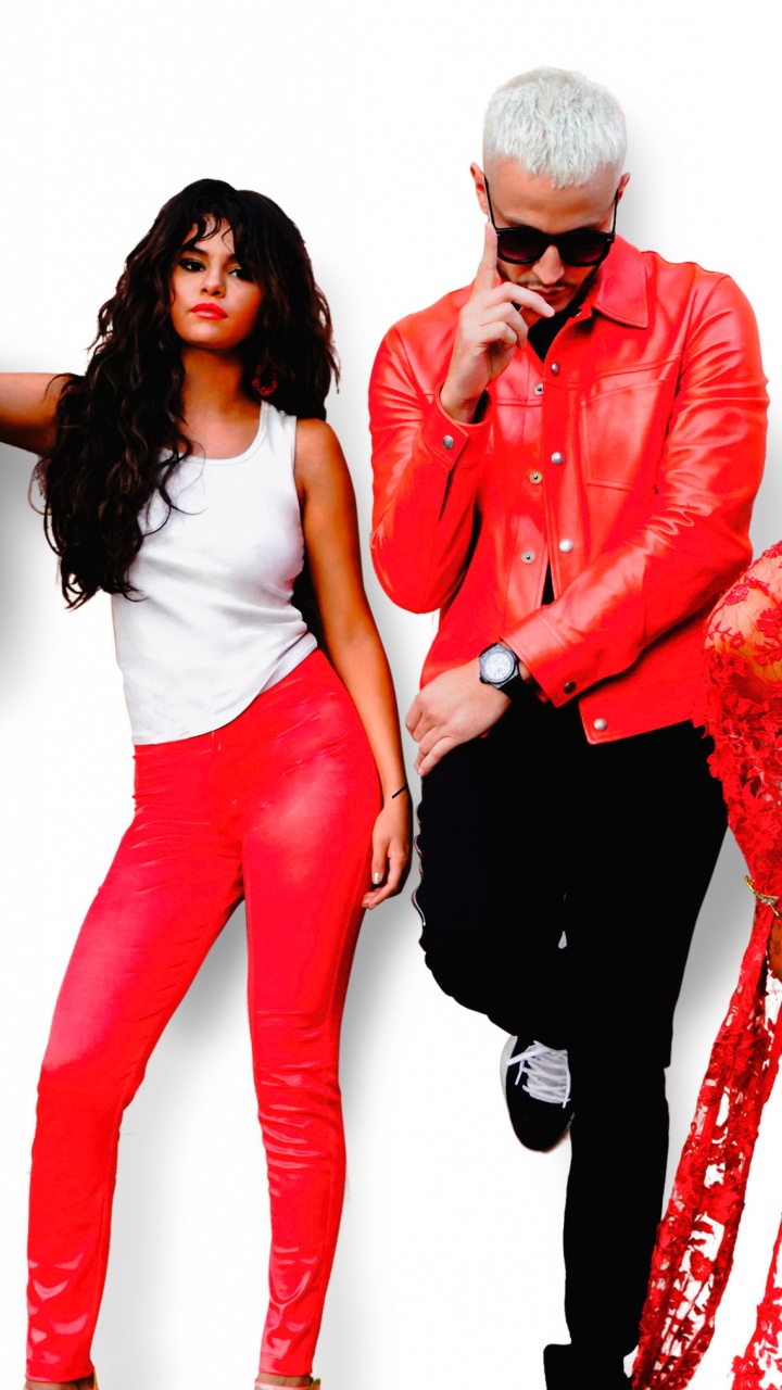 Tal. Si, DJ Serpiente, Selena Gomez, Reggaeton, Rojo. Wallpaper in 720x1280 Resolution
