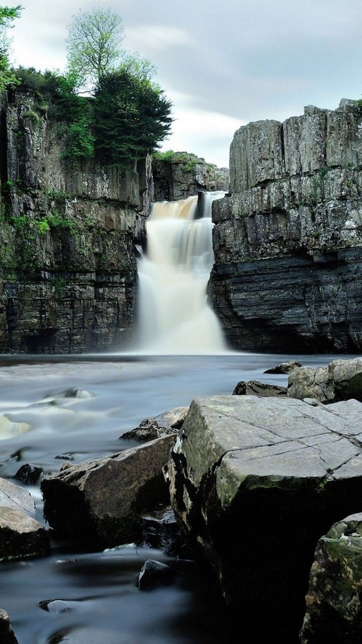 Waterfalls Between Gray Rocky Mountain Under Gray Sky During Daytime. Wallpaper in 720x1280 Resolution