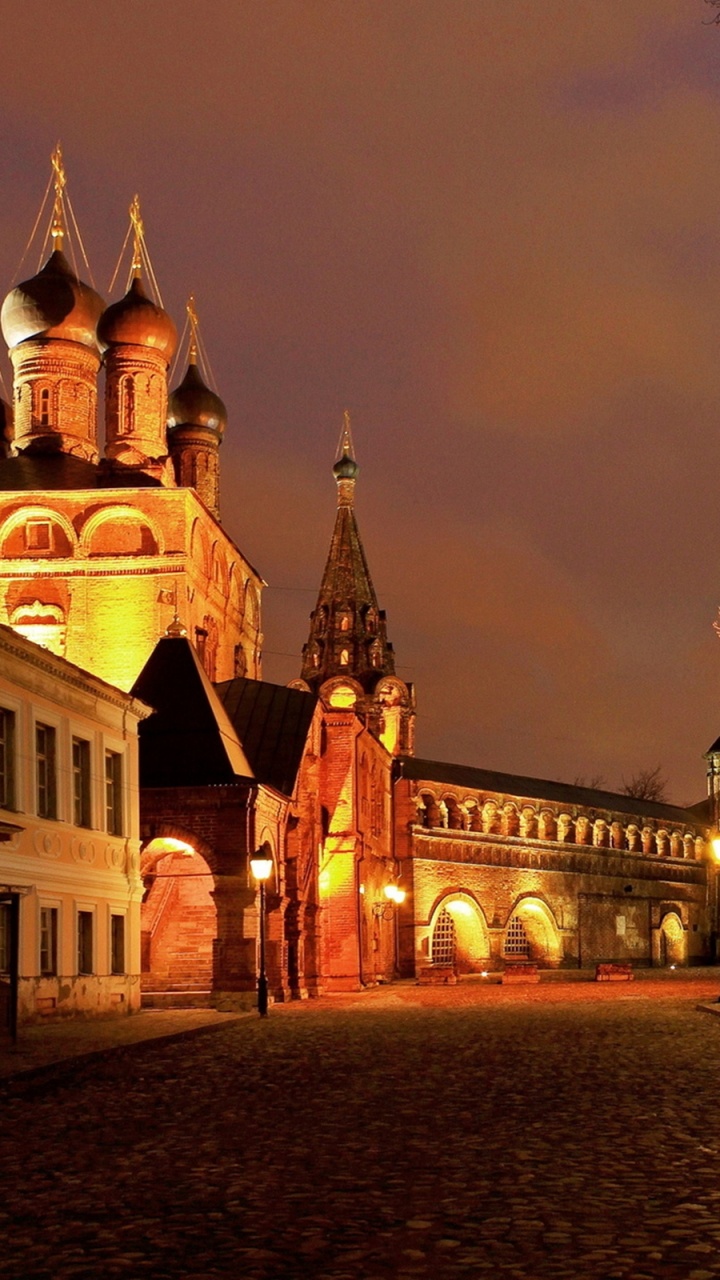 Bâtiment en Béton Blanc et Marron Pendant la Nuit. Wallpaper in 720x1280 Resolution