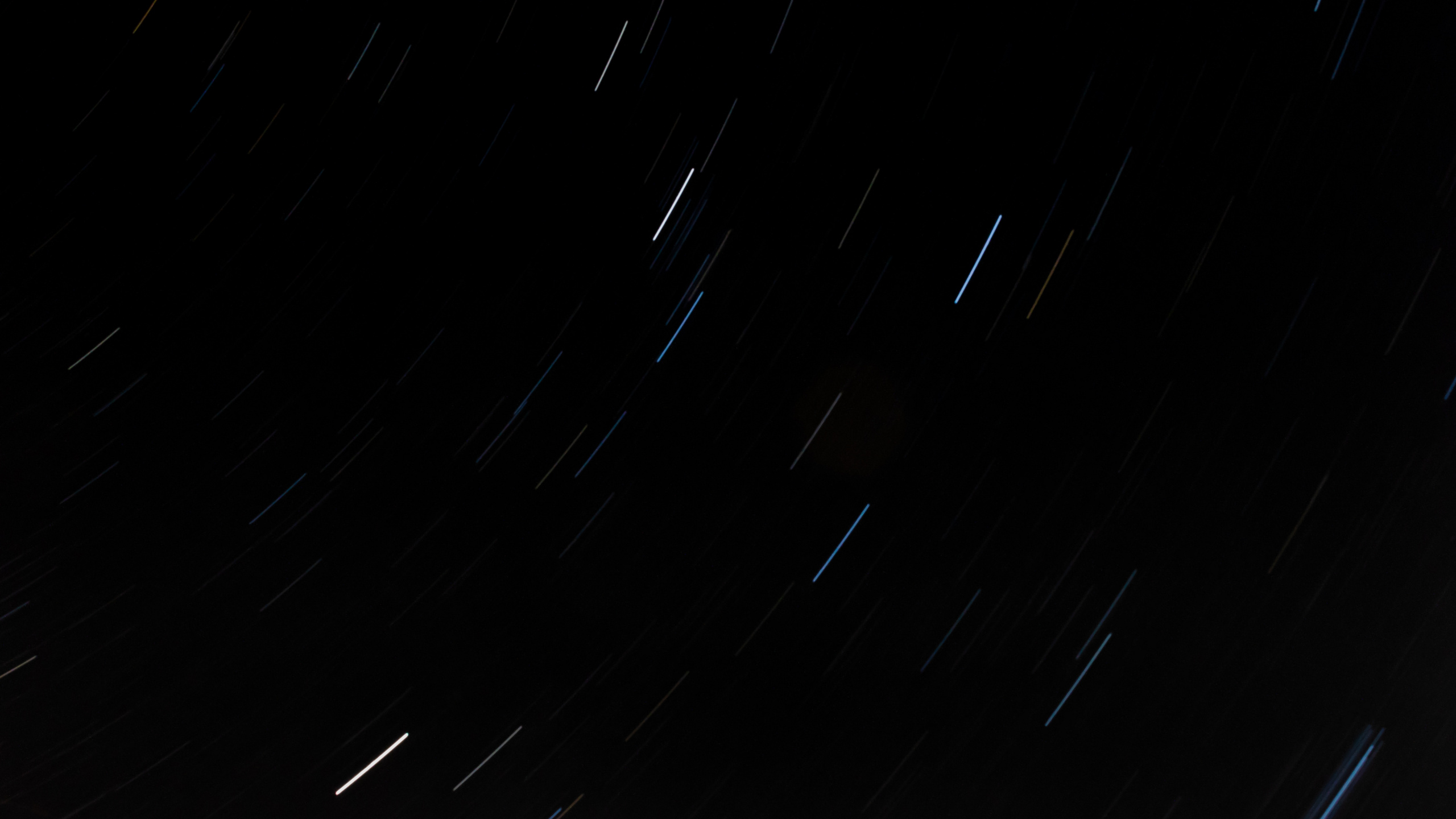 Luz Blanca en Cuarto Oscuro. Wallpaper in 2560x1440 Resolution