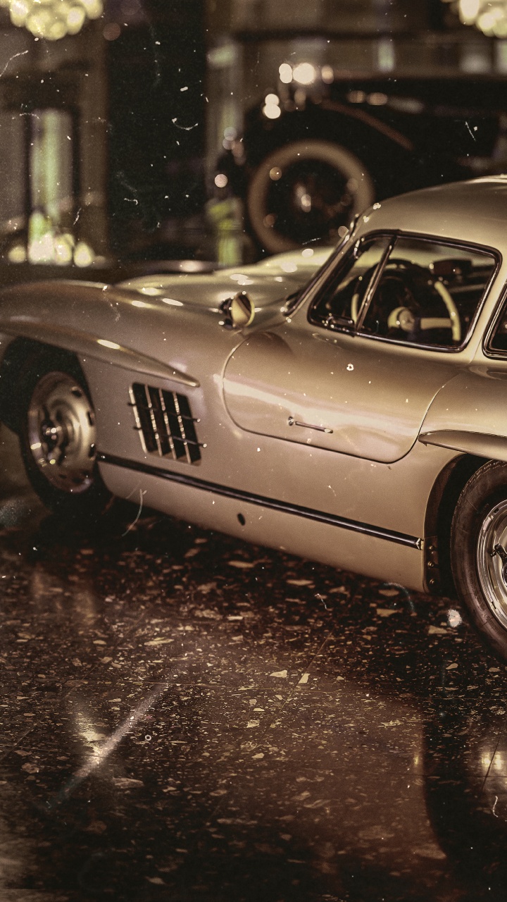 Photo en Niveaux de Gris D'un Coupé Classique. Wallpaper in 720x1280 Resolution