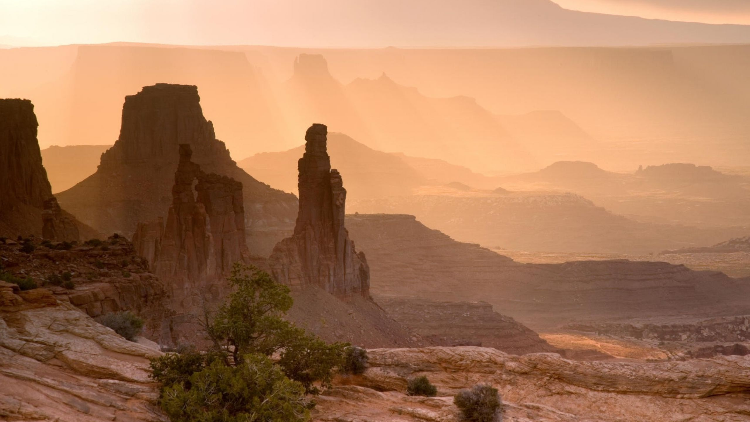 Brown Rocky Mountain During Daytime. Wallpaper in 2560x1440 Resolution