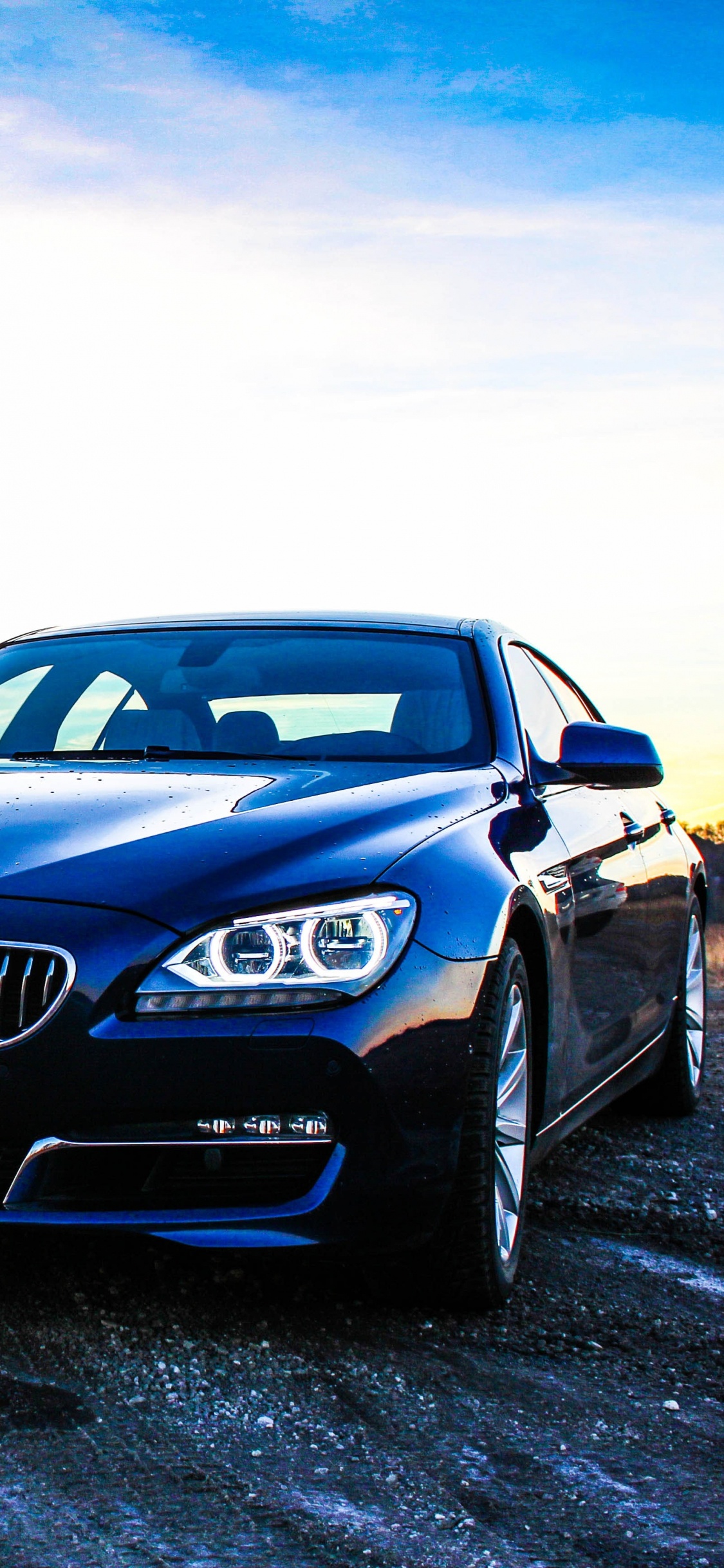 Bmw m 3 Noir Sur Route. Wallpaper in 1125x2436 Resolution