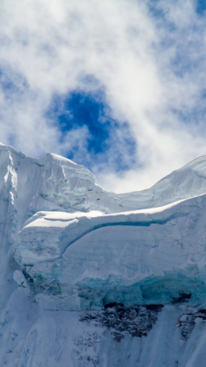 Montaña de Hielo Blanco Bajo un Cielo Azul Durante el Día. Wallpaper in 720x1280 Resolution